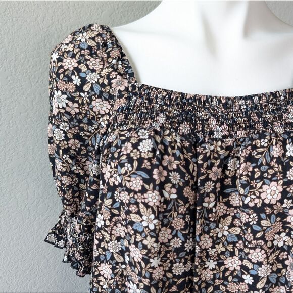 DownEast Floral Black and Cream Women's Top - Picture 2 of 6